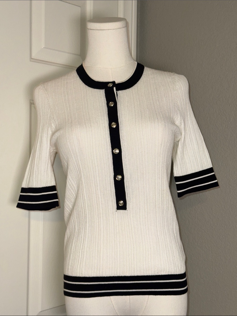 White House Black Market White and Black Trim Short Sleeve Button Down Top